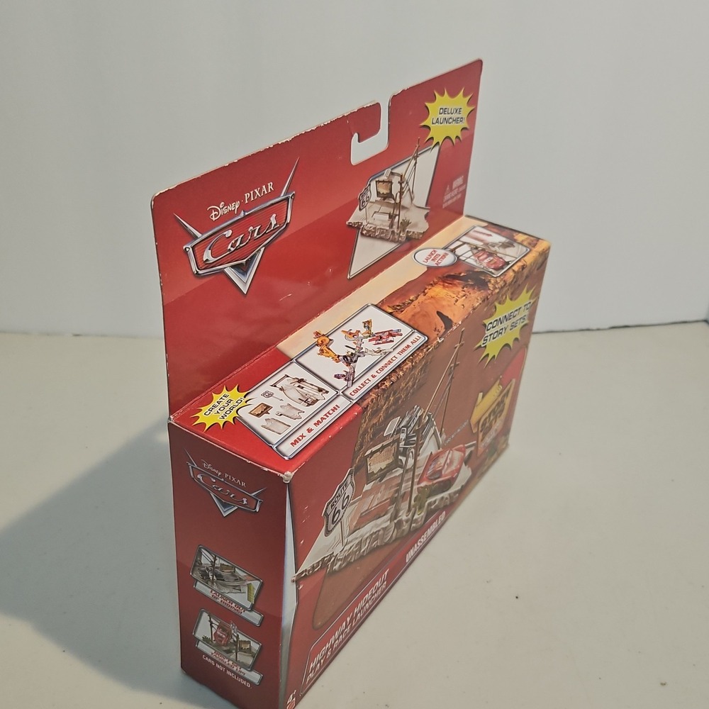 2015 DISNEY PIXAR CARS DELUXE STORY SETS HIGHWAY HIDEOUT MATTEL NEW - Picture 2 of 4